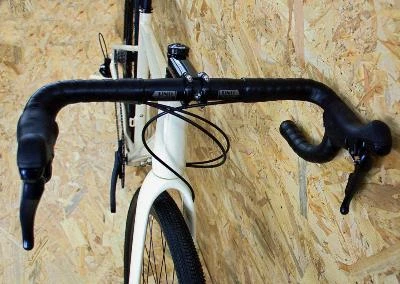 ROYAL BIKE SHOP Vélo De GRAVEL EXS Shimano Sora Disc Mono 9V Beige T46 7 ROYAL BIKE SHOP Vélo De GRAVEL EXS Shimano Sora Disc Mono 9V Beige T46 – Image 5